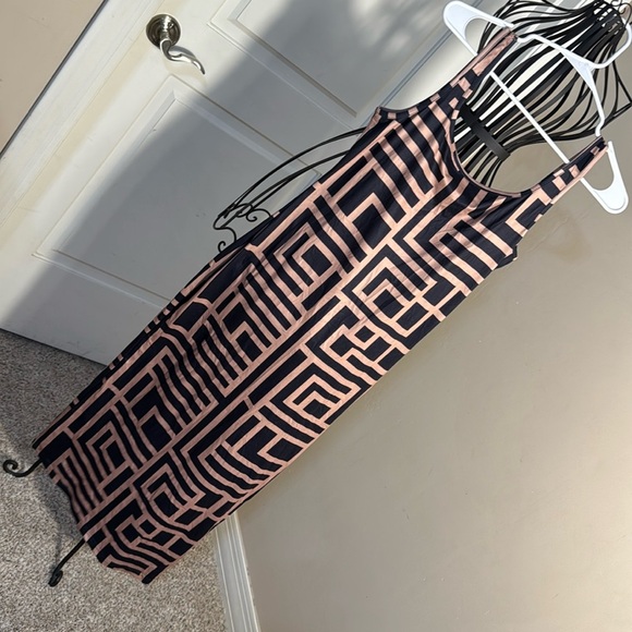 NWOT Geometric Patterned Black and Tan Bodycon Maxi Dress - Picture 1 of 4